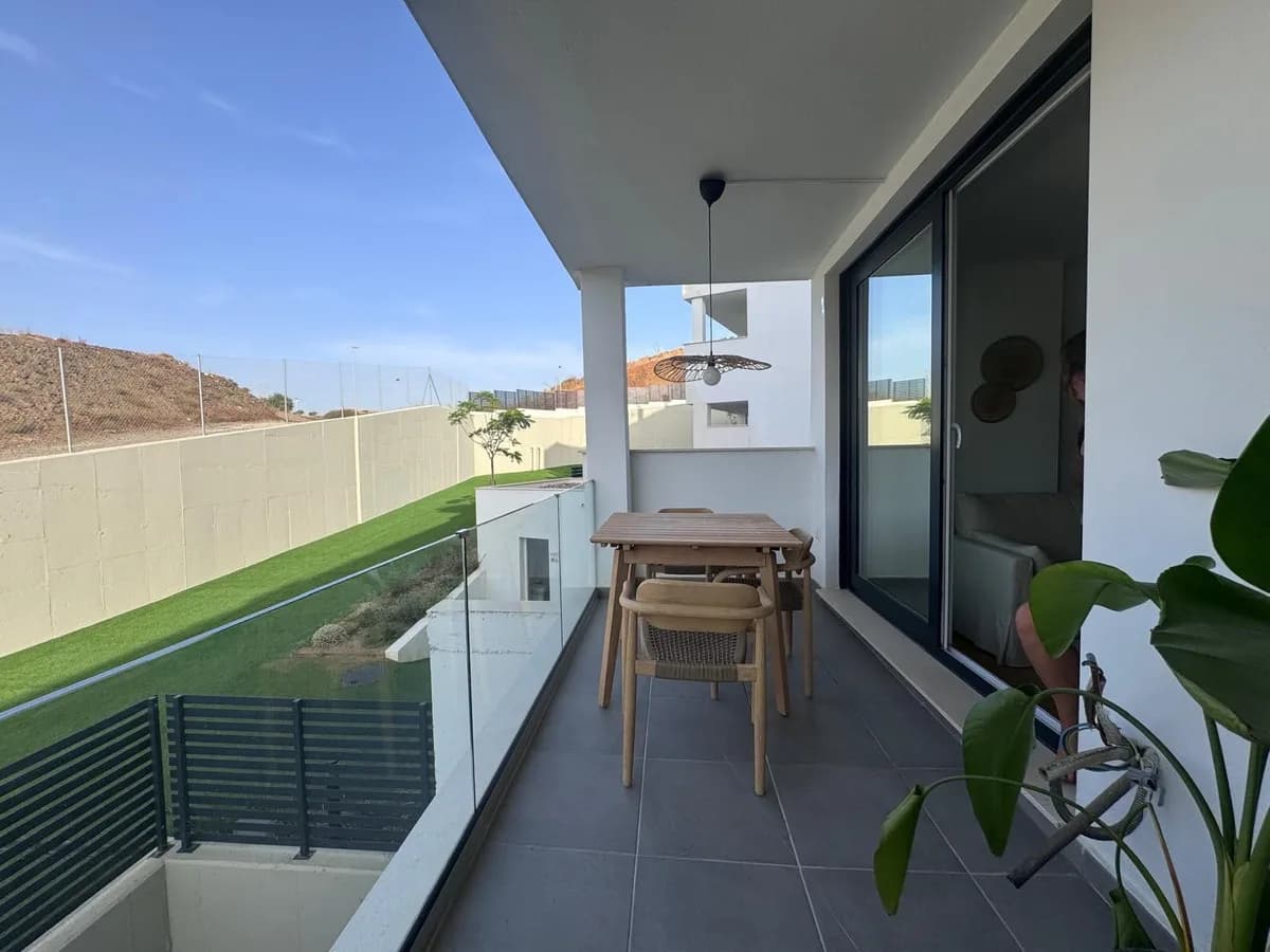 3 Bedroom Middle Floor Apartment for Sale in Torreblanca, Málaga - Image 3
