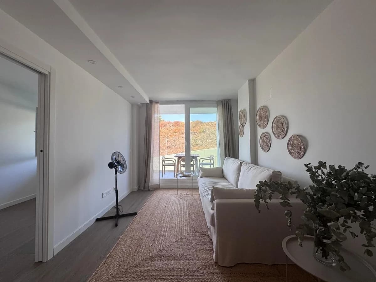 3 Bedroom Middle Floor Apartment for Sale in Torreblanca, Málaga - Image 6