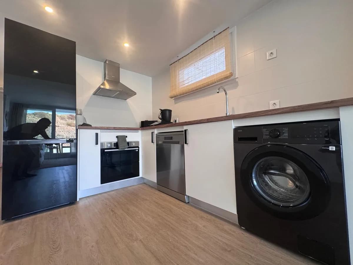 3 Bedroom Middle Floor Apartment for Sale in Torreblanca, Málaga - Image 7