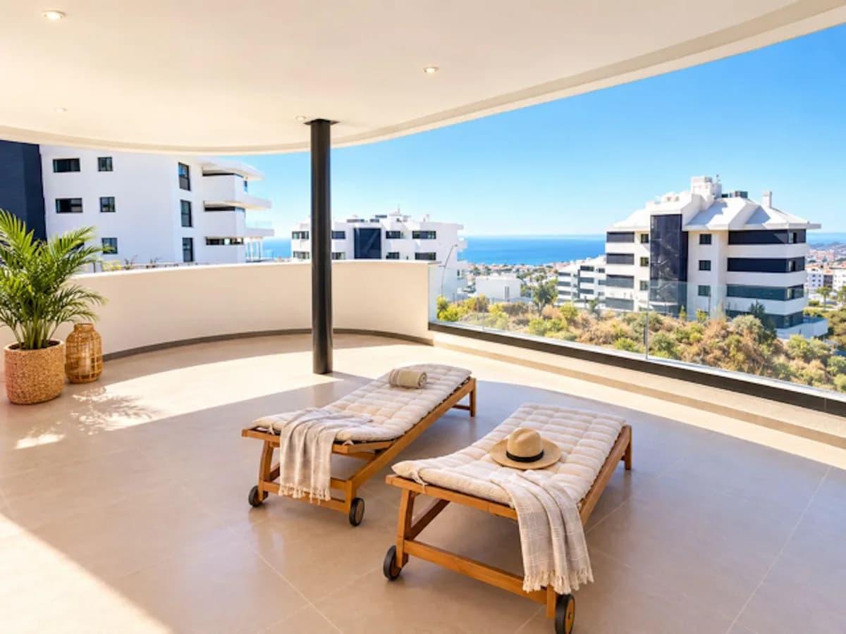3 Bedroom Middle Floor Apartment for Sale in Fuengirola, Málaga