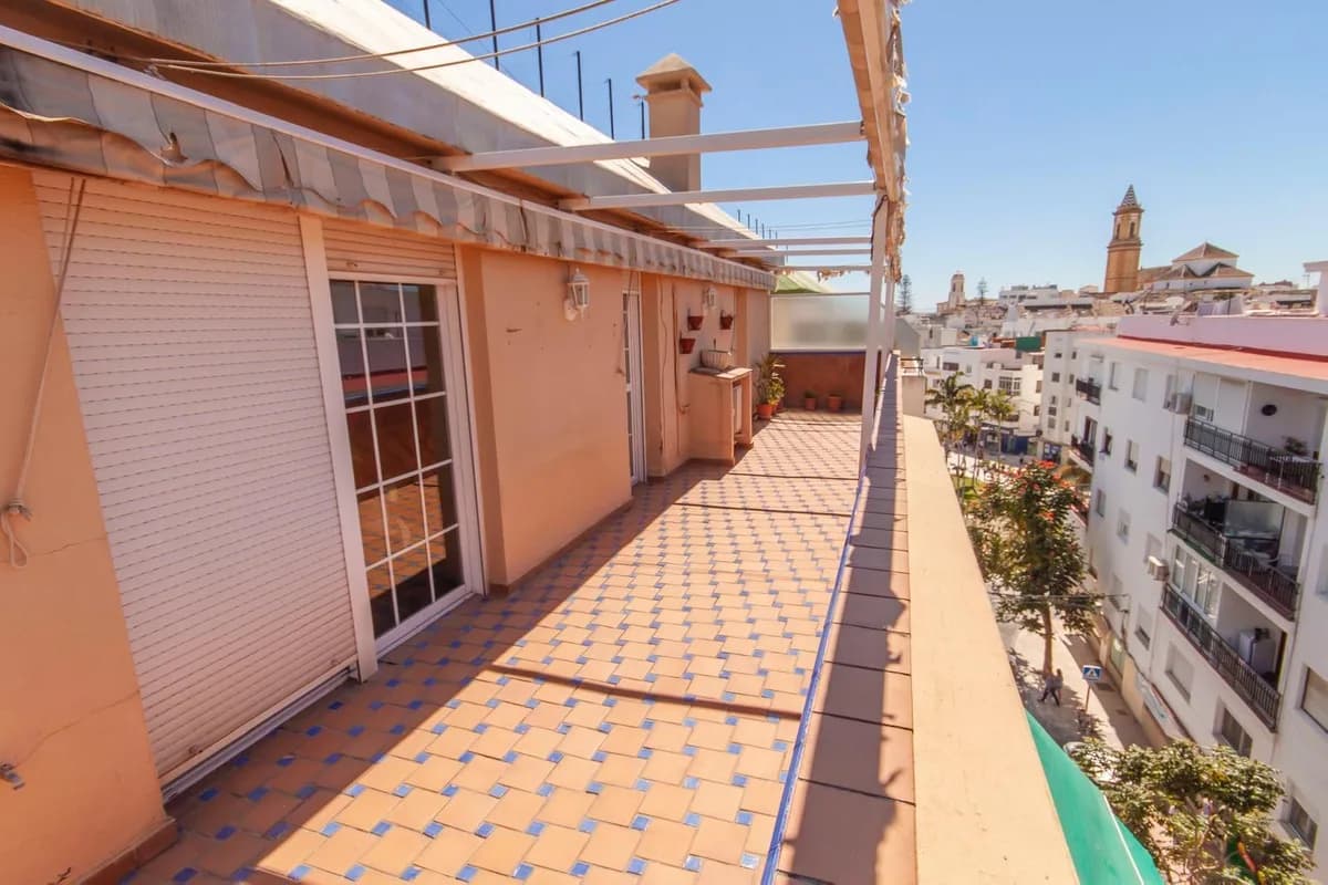 4 Bedroom Penthouse for Sale in Estepona, Málaga