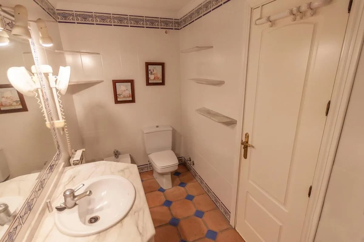 4 Bedroom Penthouse for Sale in Estepona, Málaga - Image 8