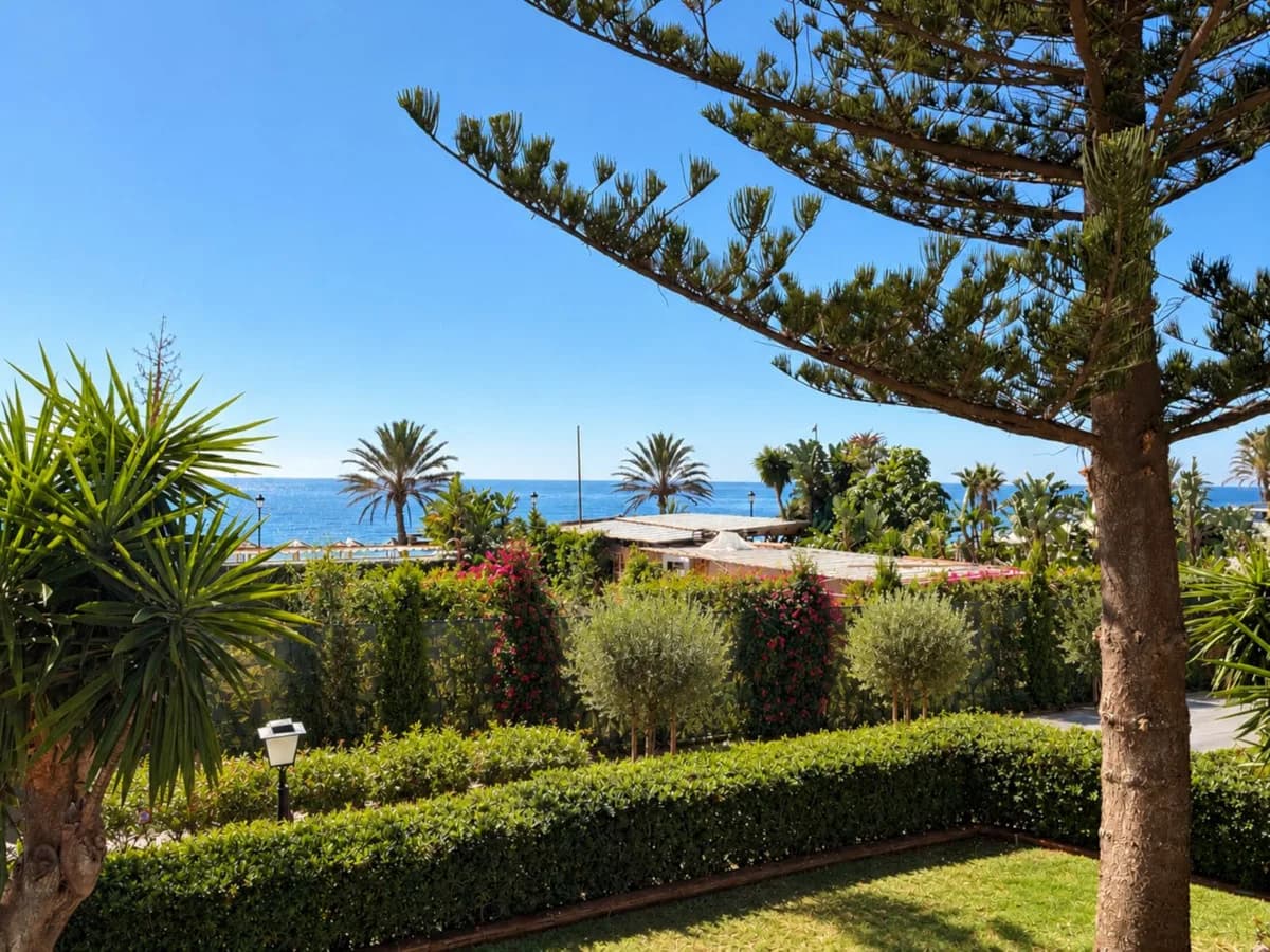 3 Bedroom Middle Floor Apartment for Sale in San Pedro de Alcántara, Málaga - Image 7