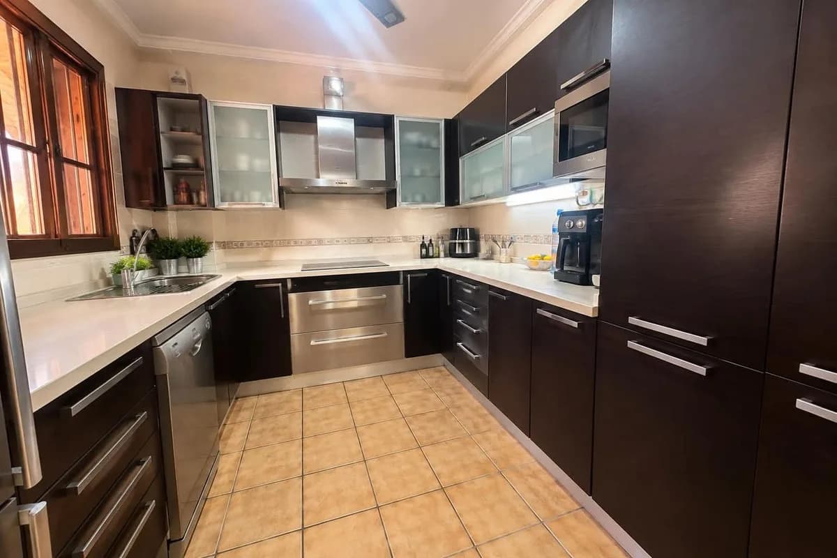 3 Bedroom Semi-Detached House for Sale in Nueva Andalucía, Málaga - Image 6