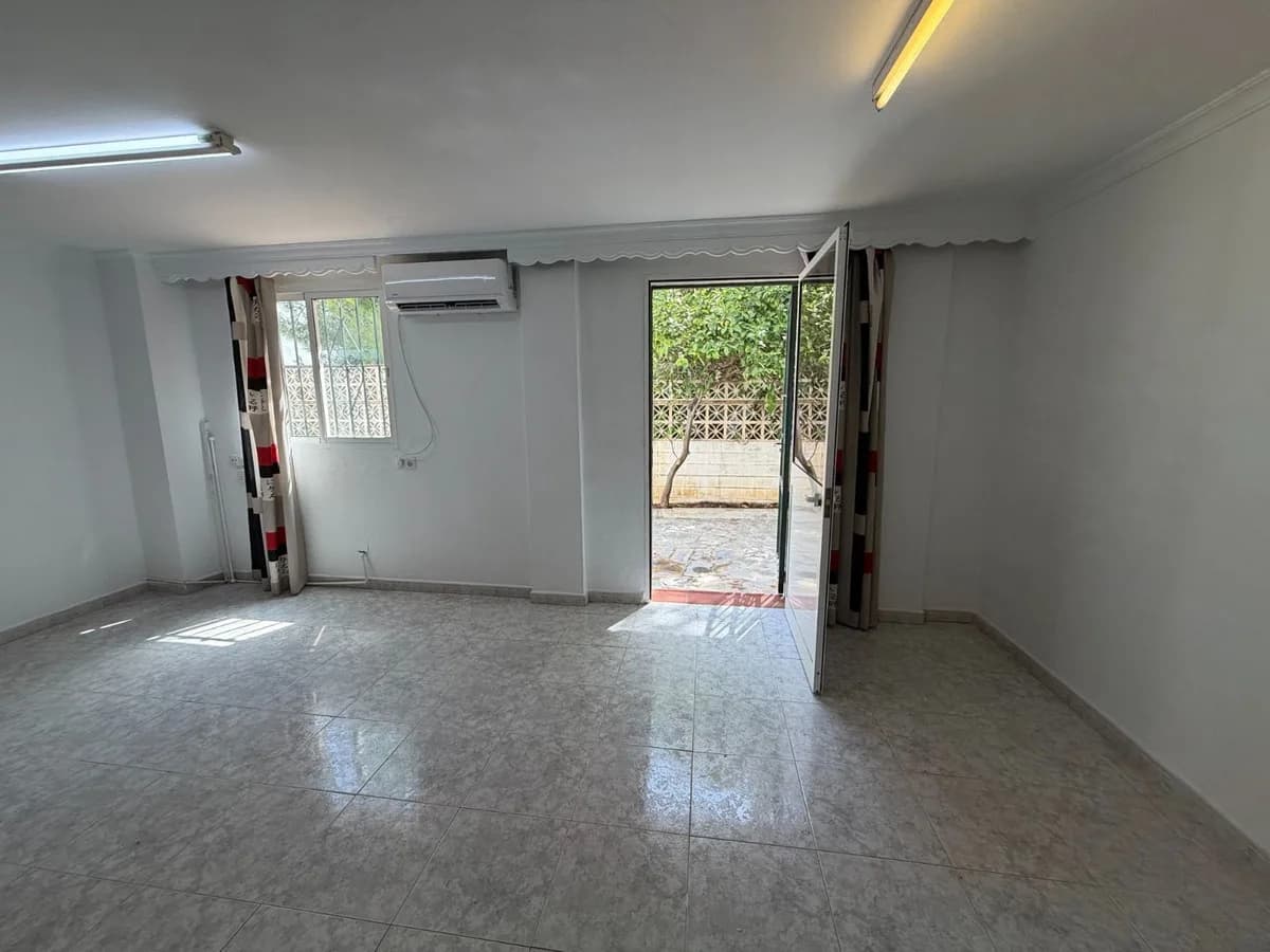 4 Bedroom Semi-Detached House for Sale in Marbella, Málaga - Image 4