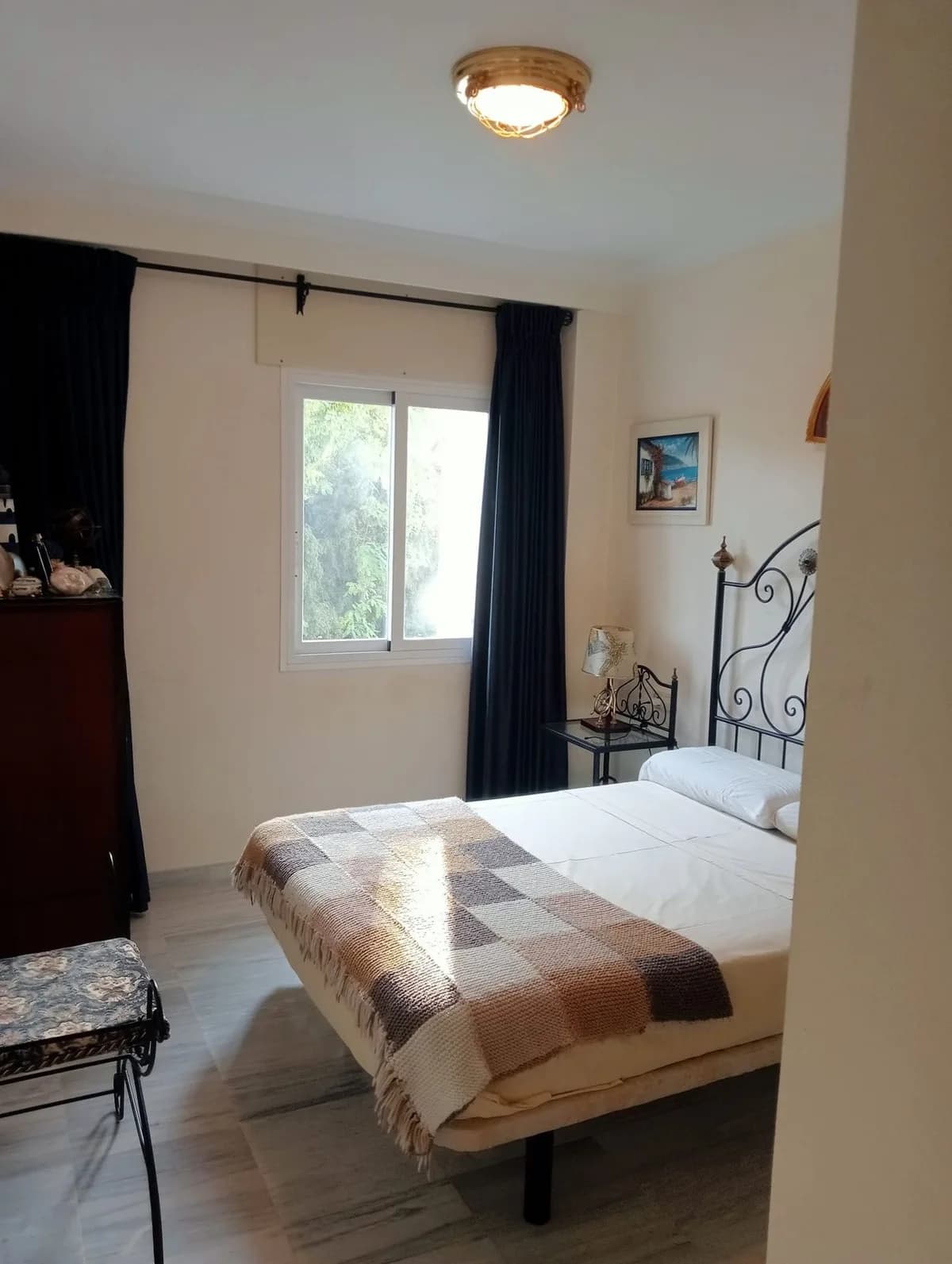 2 Bedroom Middle Floor Apartment for Sale in Marbella, Málaga - Image 9