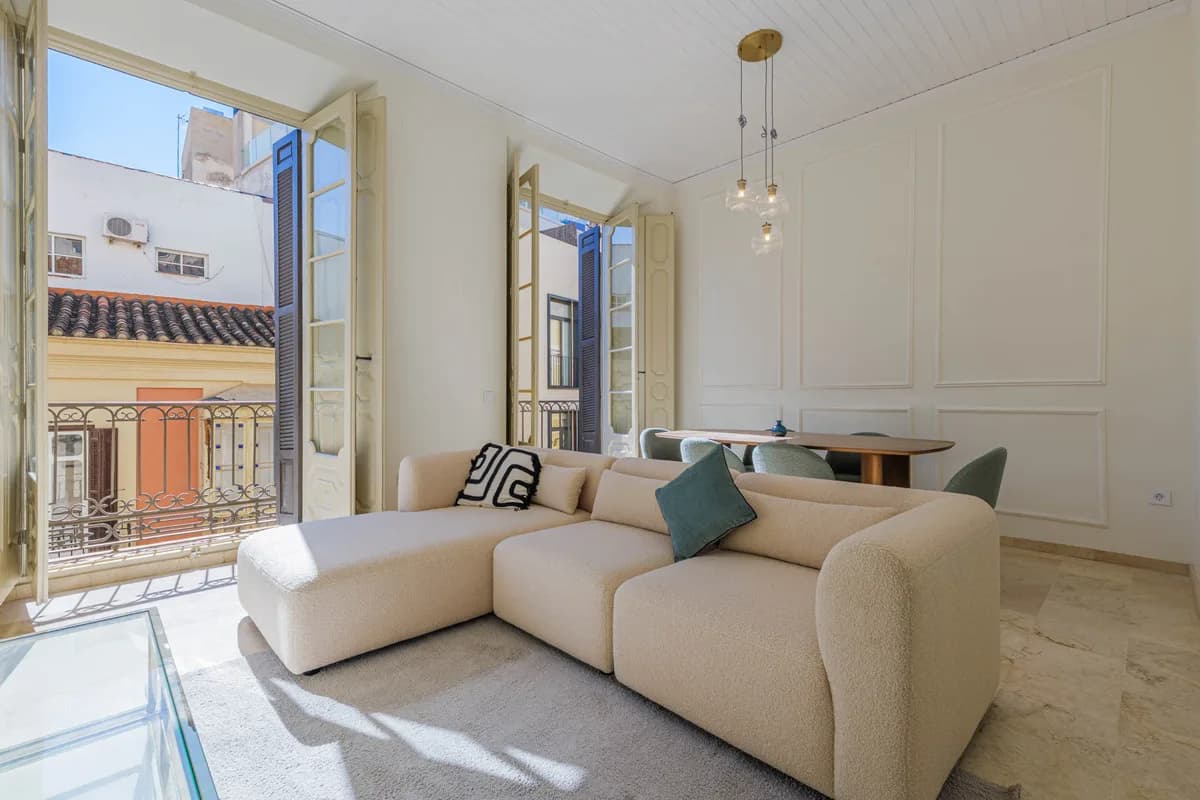 3 Bedroom Middle Floor Apartment for Sale in Centro Histórico, Málaga