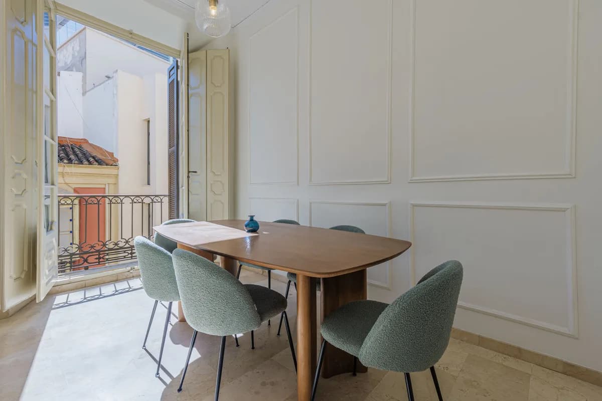 3 Bedroom Middle Floor Apartment for Sale in Centro Histórico, Málaga - Image 7