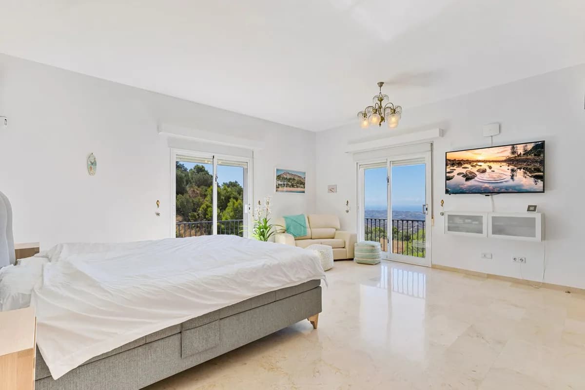 6 Bedroom Detached Villa for Sale in Valtocado, Málaga - Image 9