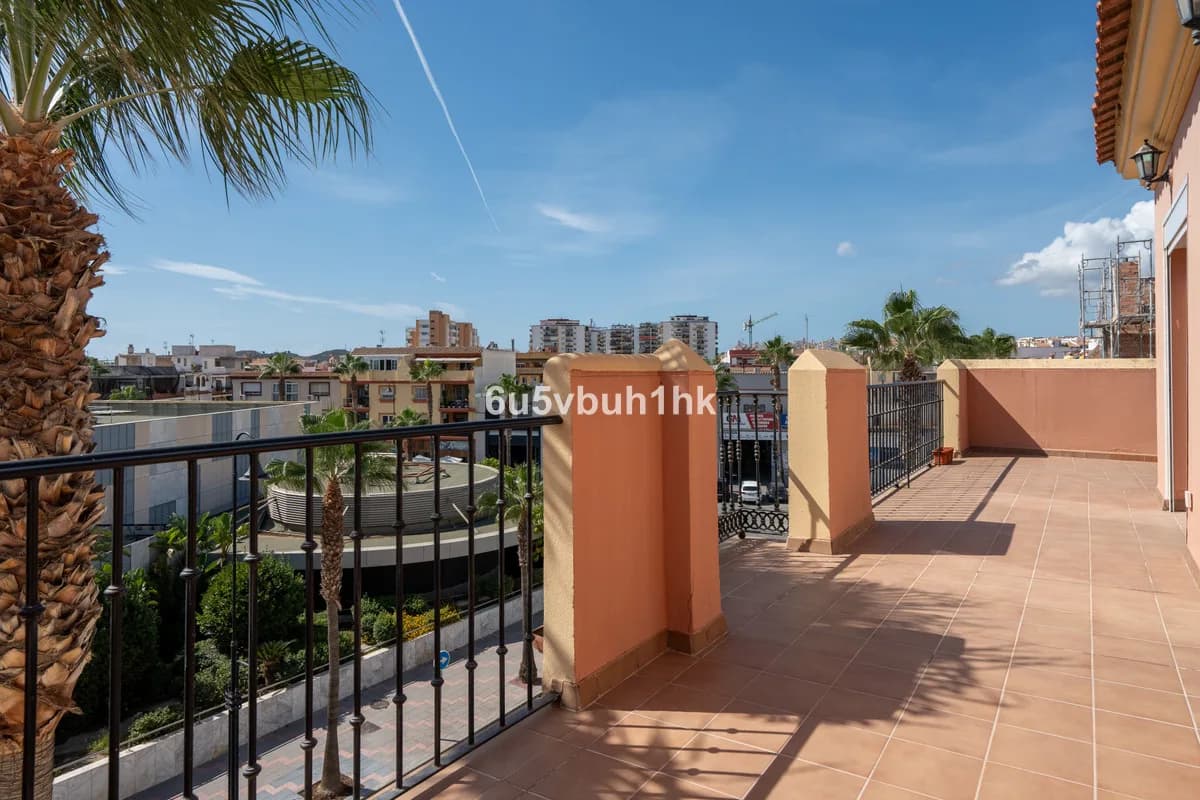 1 Bedroom Penthouse for Sale in Las Lagunas, Málaga - Image 4