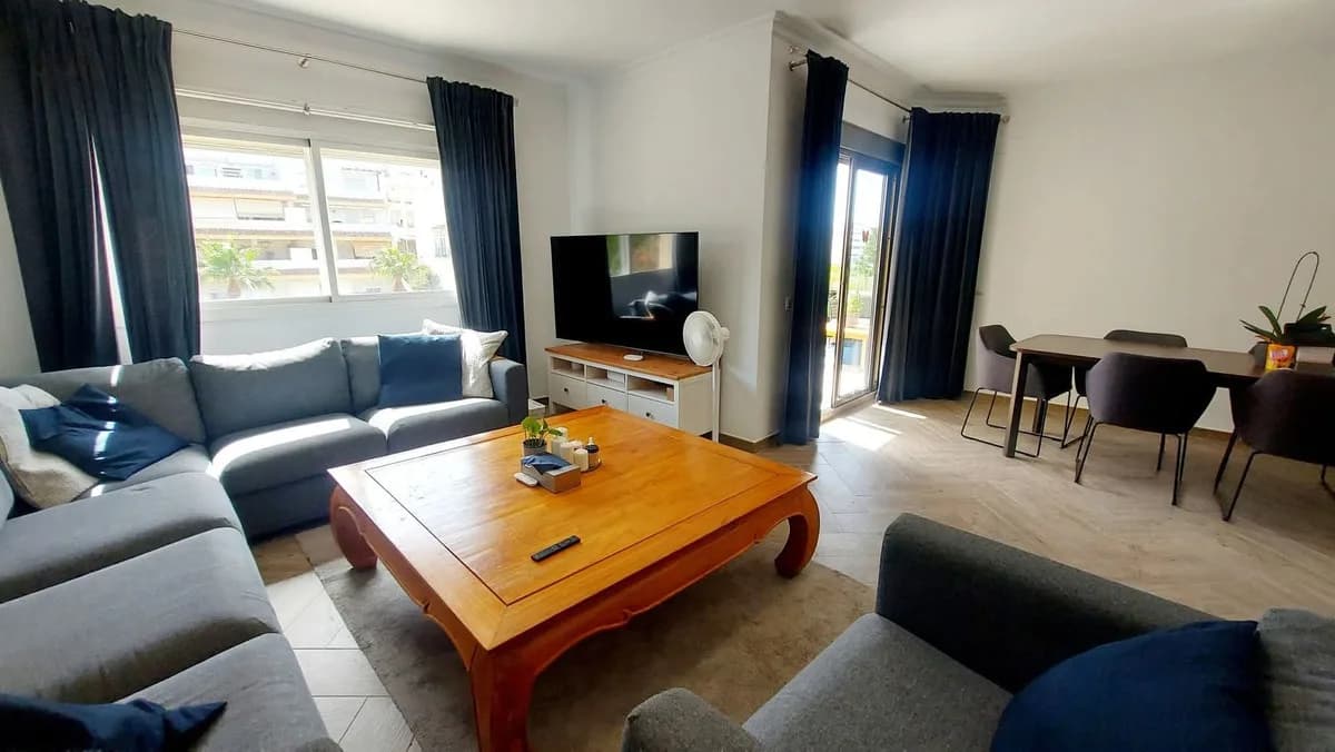 4 Bedroom Middle Floor Apartment for Sale in Torrequebrada, Málaga - Image 7