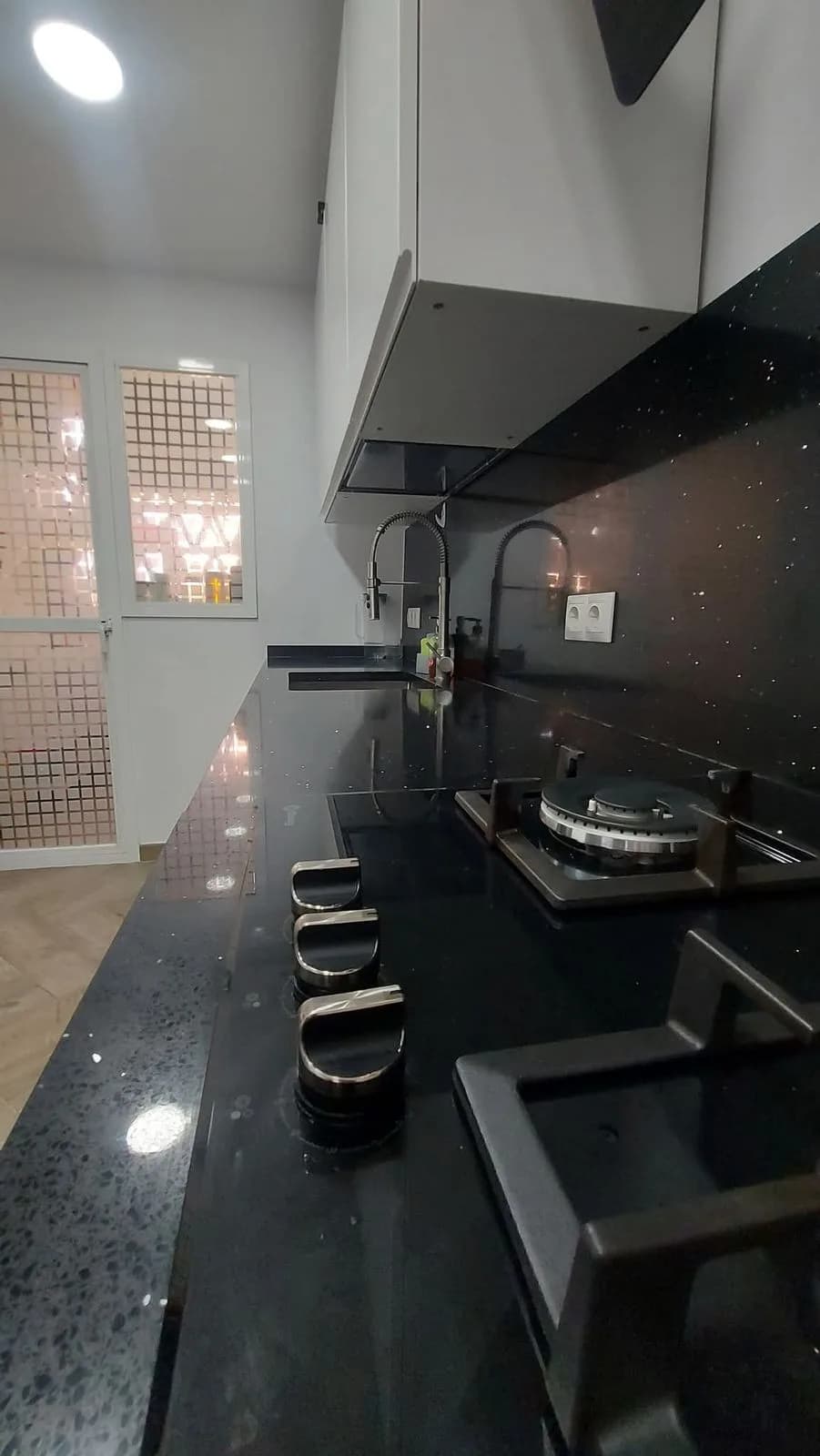 4 Bedroom Middle Floor Apartment for Sale in Torrequebrada, Málaga - Image 9