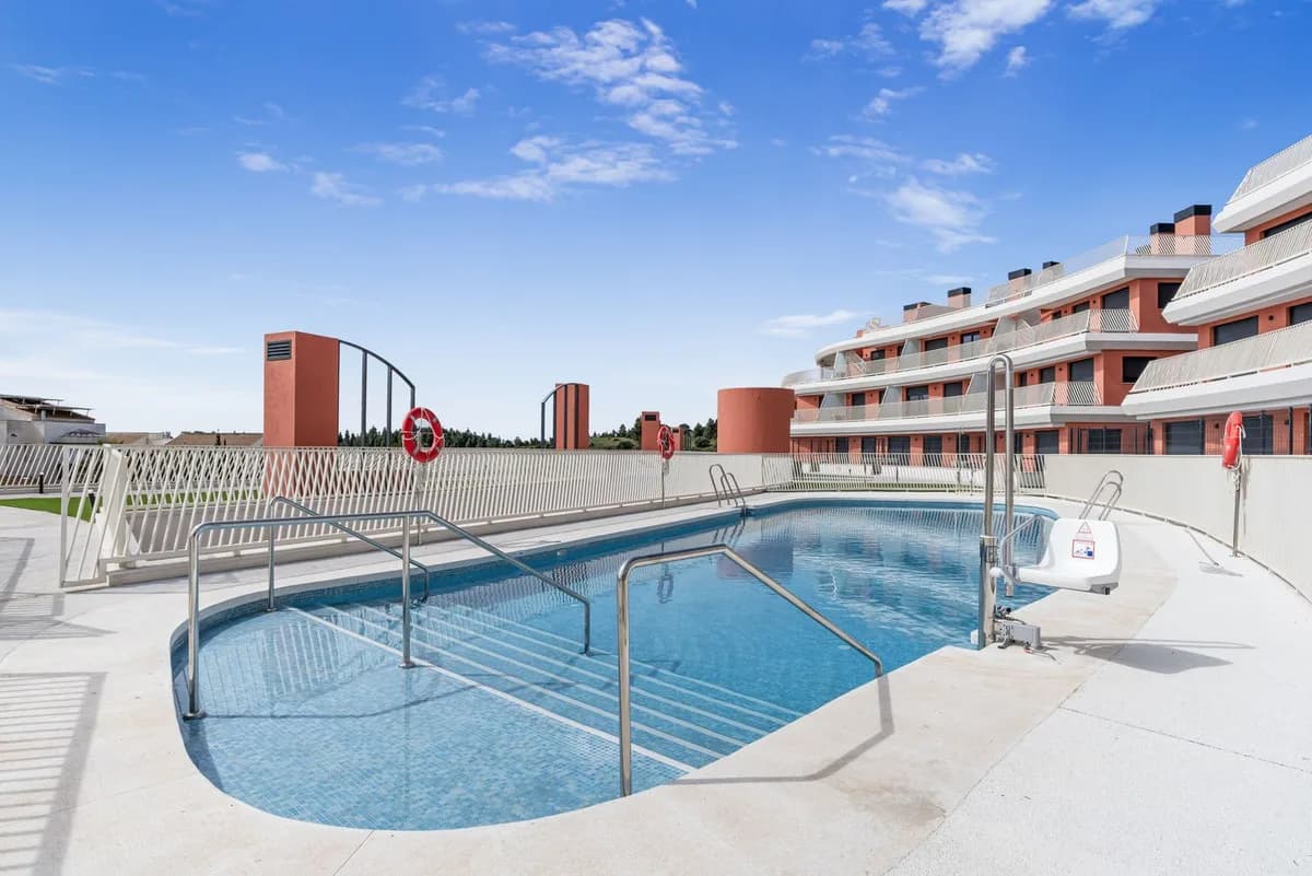 2 Bedroom Middle Floor Apartment for Sale in La Cala de Mijas, Málaga