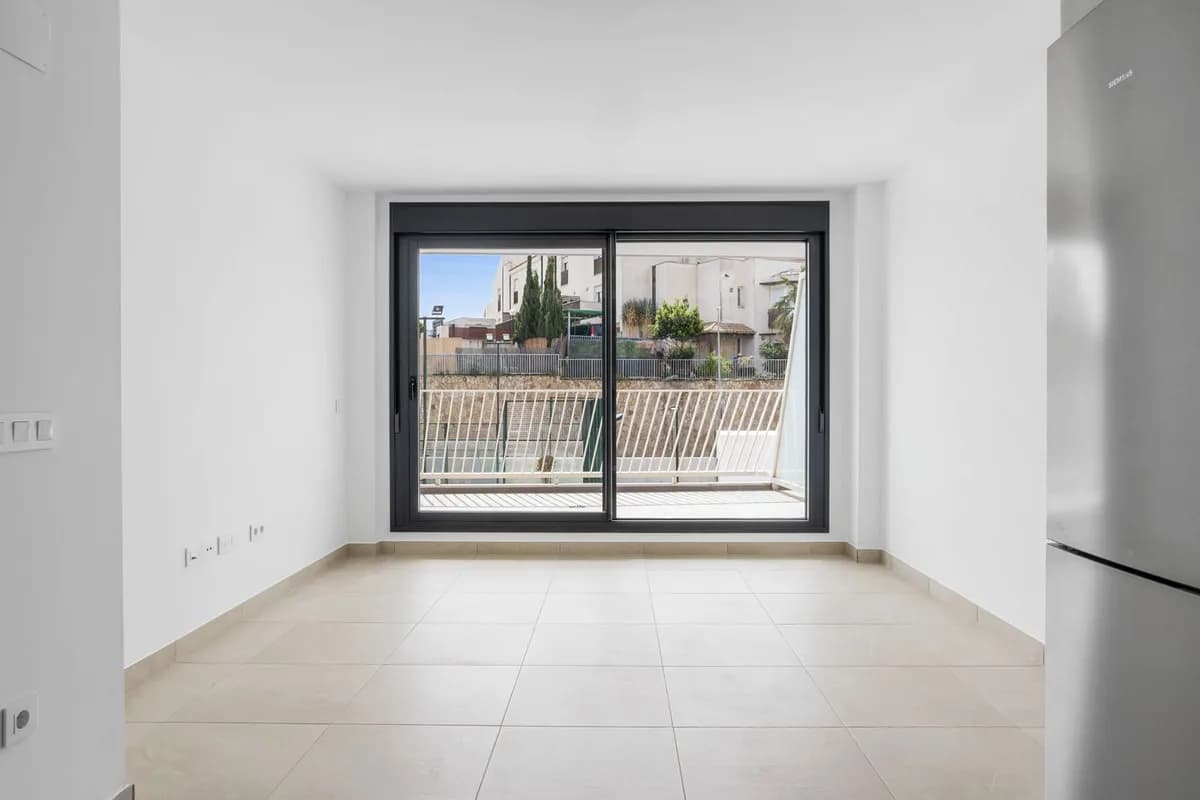 2 Bedroom Middle Floor Apartment for Sale in La Cala de Mijas, Málaga - Image 3