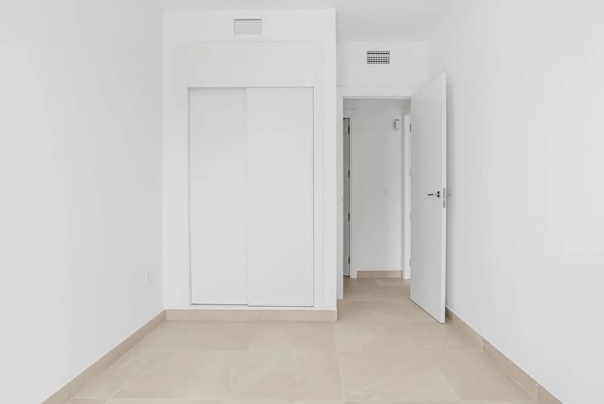 2 Bedroom Middle Floor Apartment for Sale in La Cala de Mijas, Málaga - Image 7