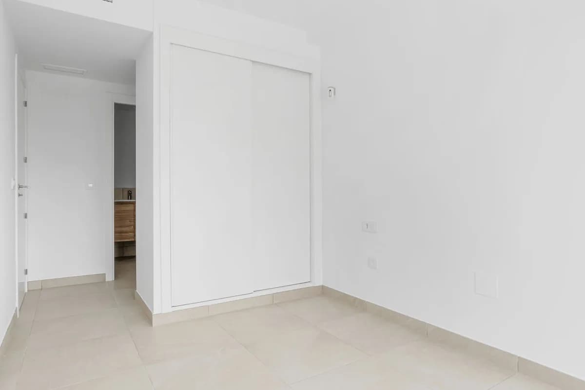 2 Bedroom Middle Floor Apartment for Sale in La Cala de Mijas, Málaga - Image 8