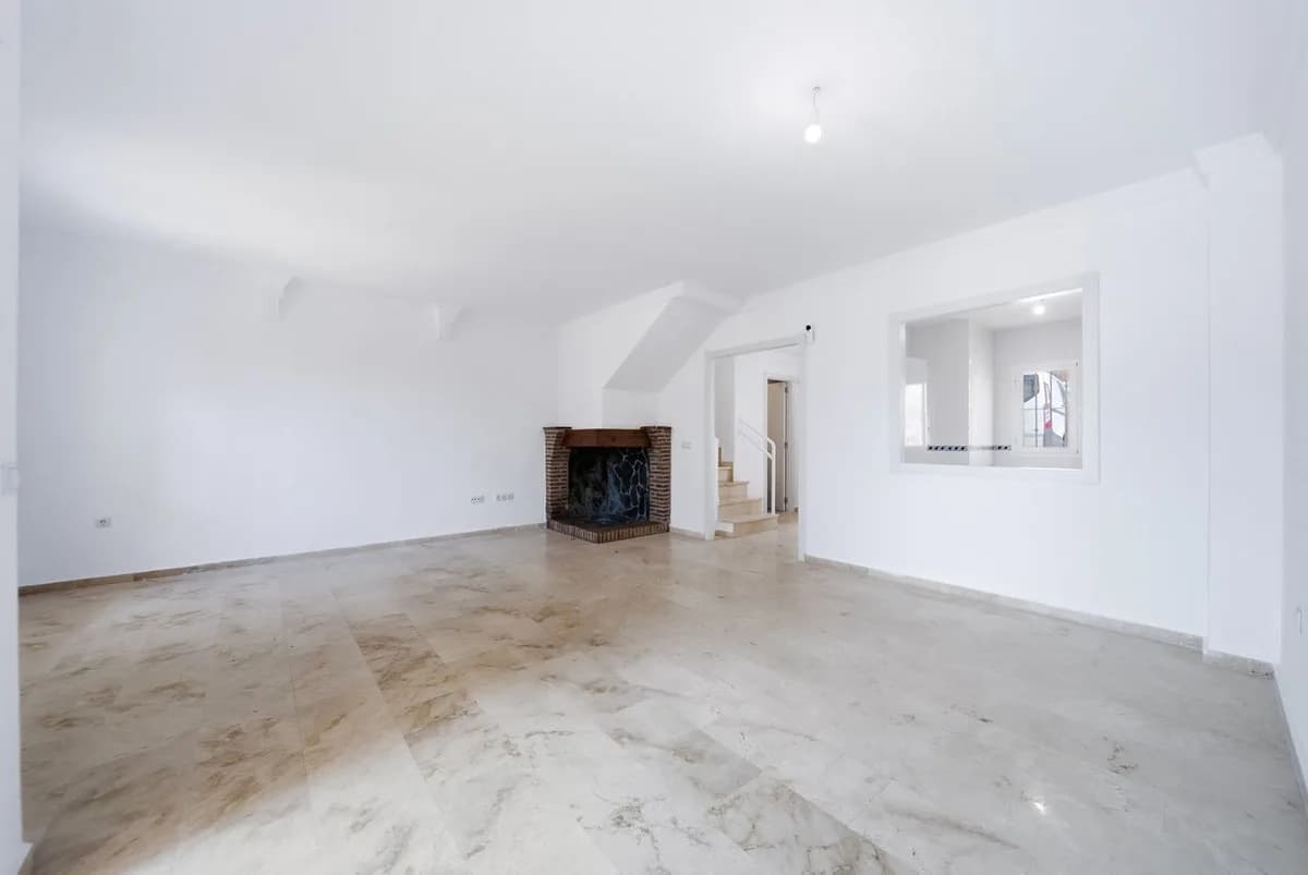 3 Bedroom Townhouse for Sale in La Duquesa, Málaga - Image 7