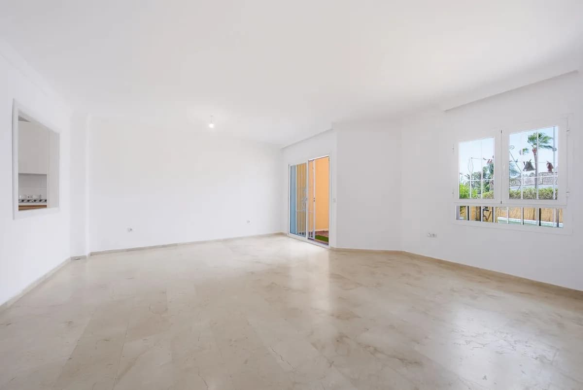 3 Bedroom Townhouse for Sale in La Duquesa, Málaga - Image 9