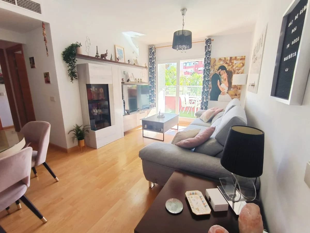 2 Bedroom Middle Floor Apartment for Sale in Arroyo de la Miel, Málaga - Image 2