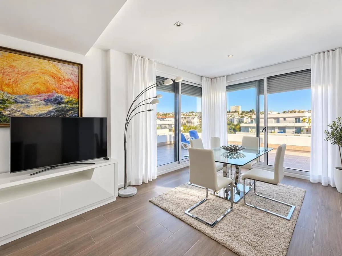 2 Bedroom Penthouse for Sale in Nueva Andalucía, Málaga - Image 4