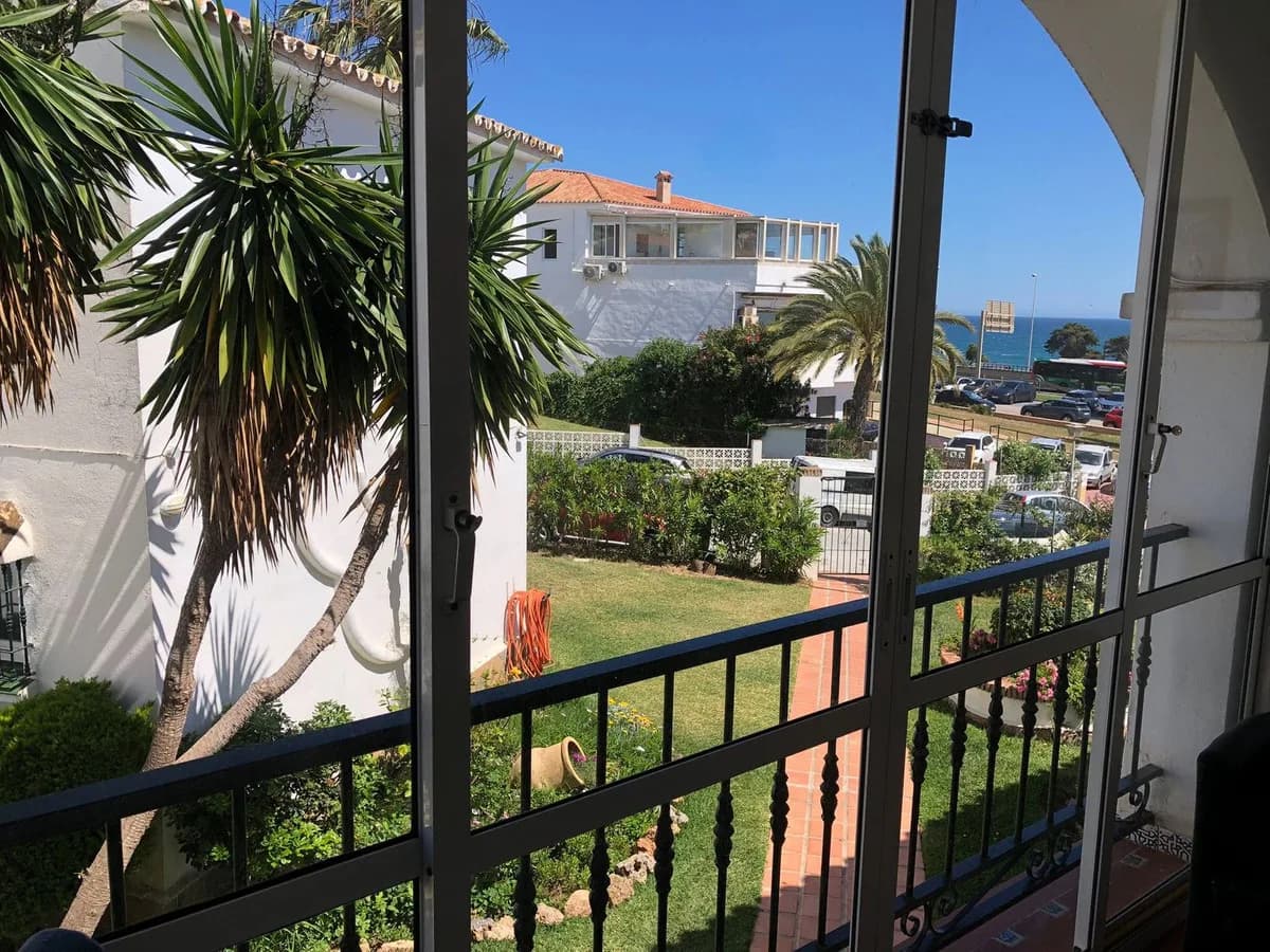 2 Bedroom Top Floor Apartment for Sale in Riviera del Sol, Málaga - Image 2
