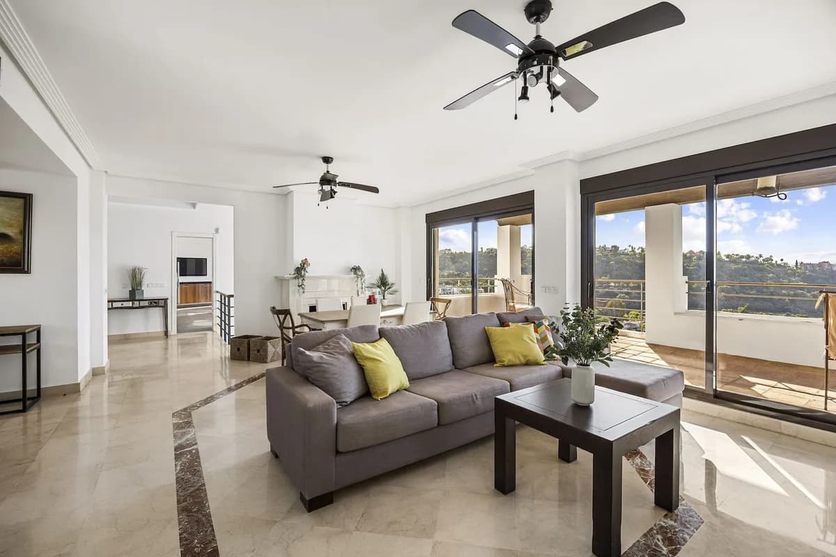 6 Bedroom Detached Villa for Sale in Benahavís, Málaga - Image 3