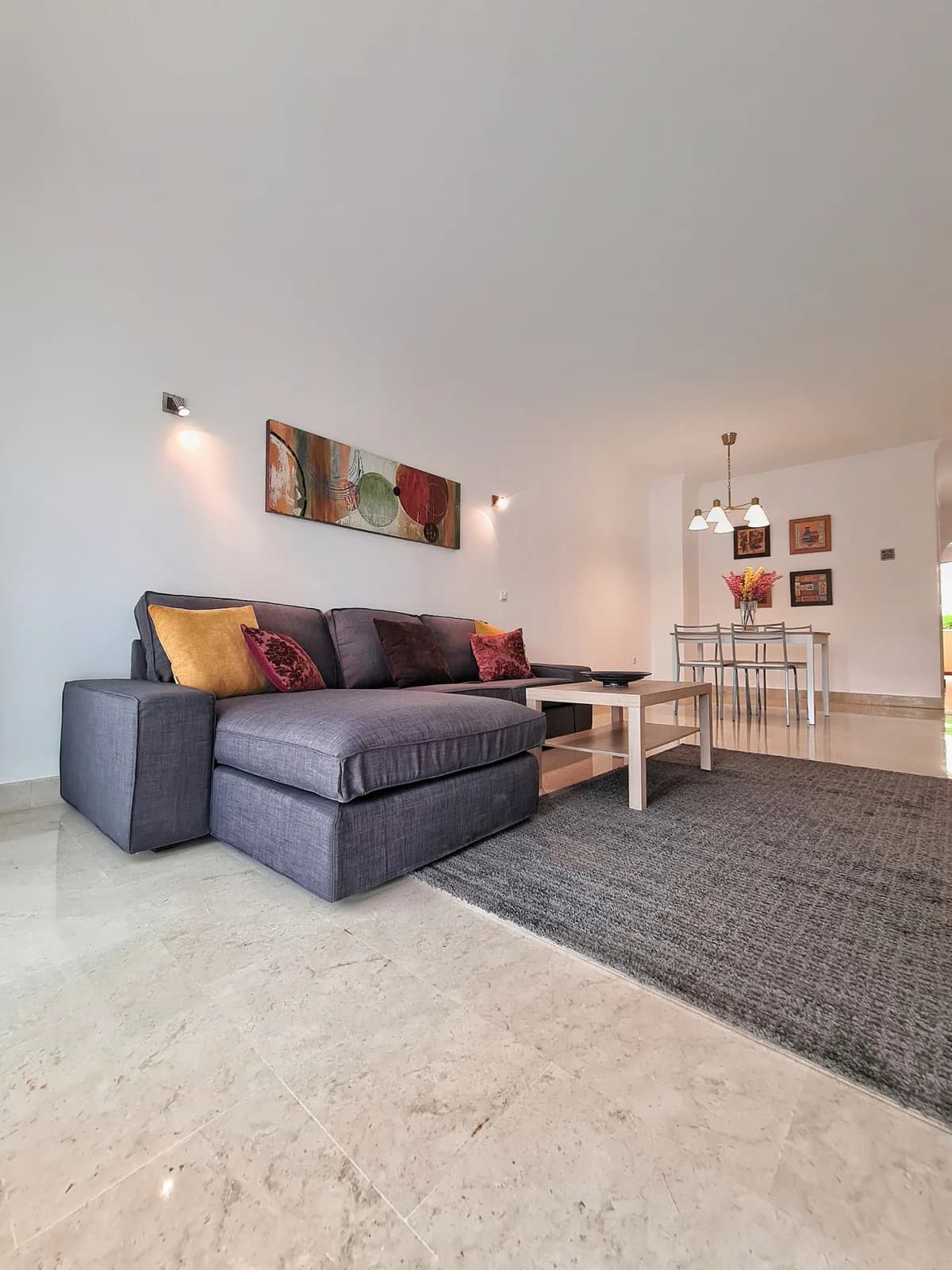 3 Bedroom Middle Floor Apartment for Sale in Elviria, Málaga - Image 2