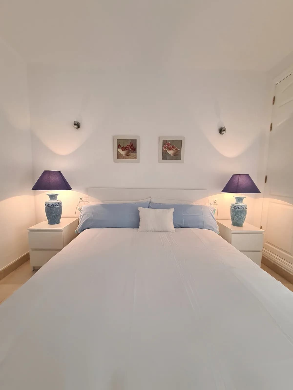 3 Bedroom Middle Floor Apartment for Sale in Elviria, Málaga - Image 7