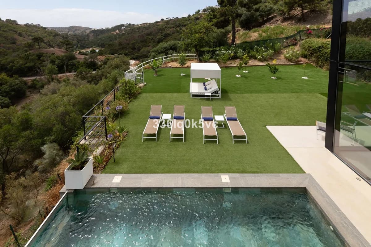 6 Bedroom Detached Villa for Sale in Benahavís, Málaga - Image 5