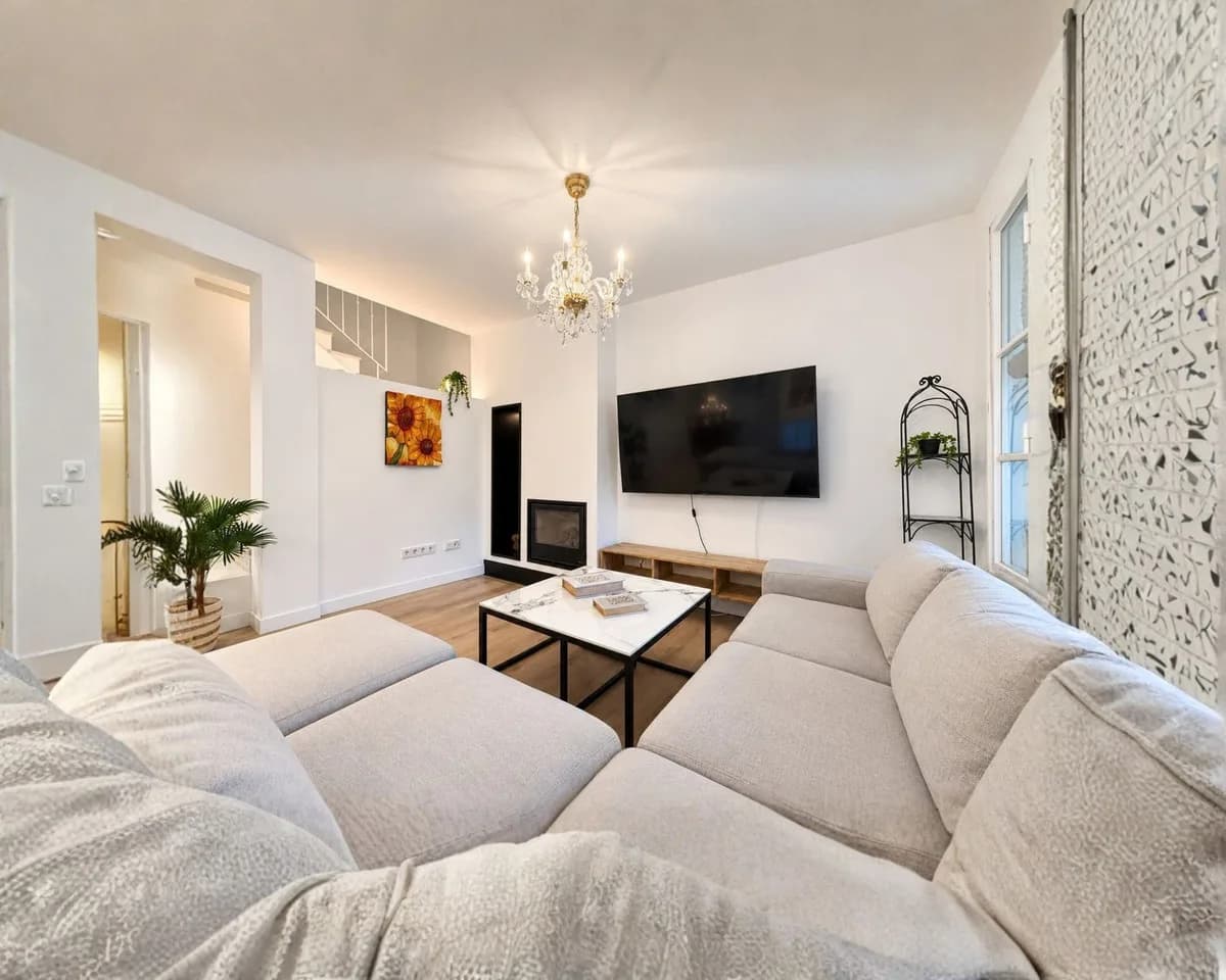 4 Bedroom Townhouse for Sale in Nueva Andalucía, Málaga - Image 7