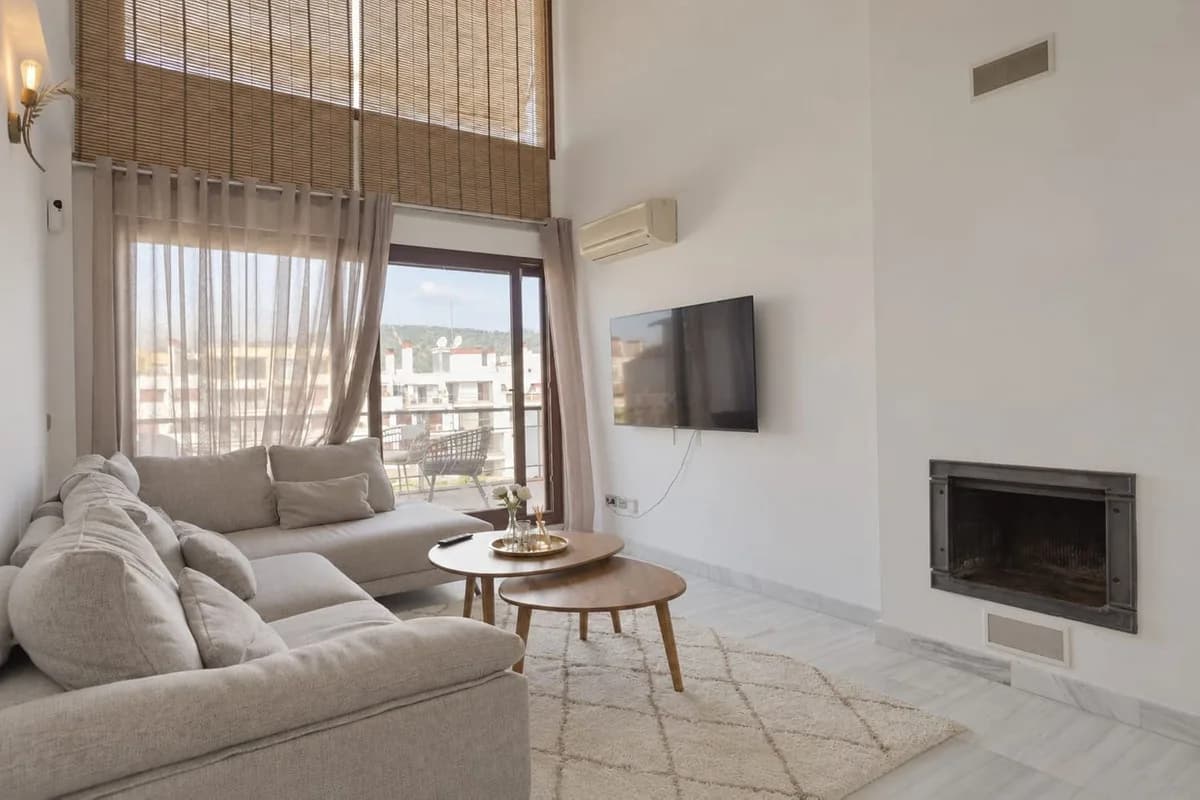 2 Bedroom Penthouse Duplex for Sale in Benahavís, Málaga - Image 3