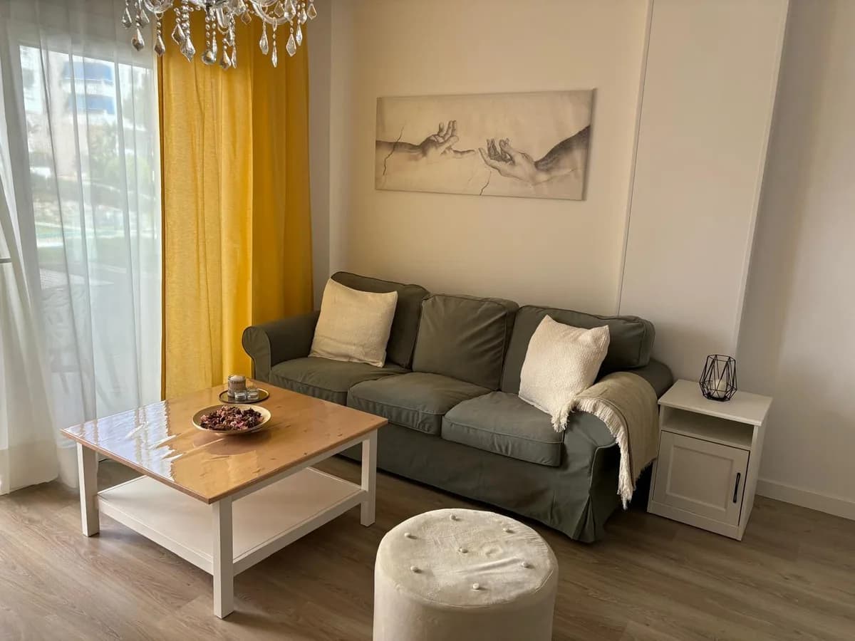 3 Bedroom Middle Floor Apartment for Sale in Marbella, Málaga - Image 7