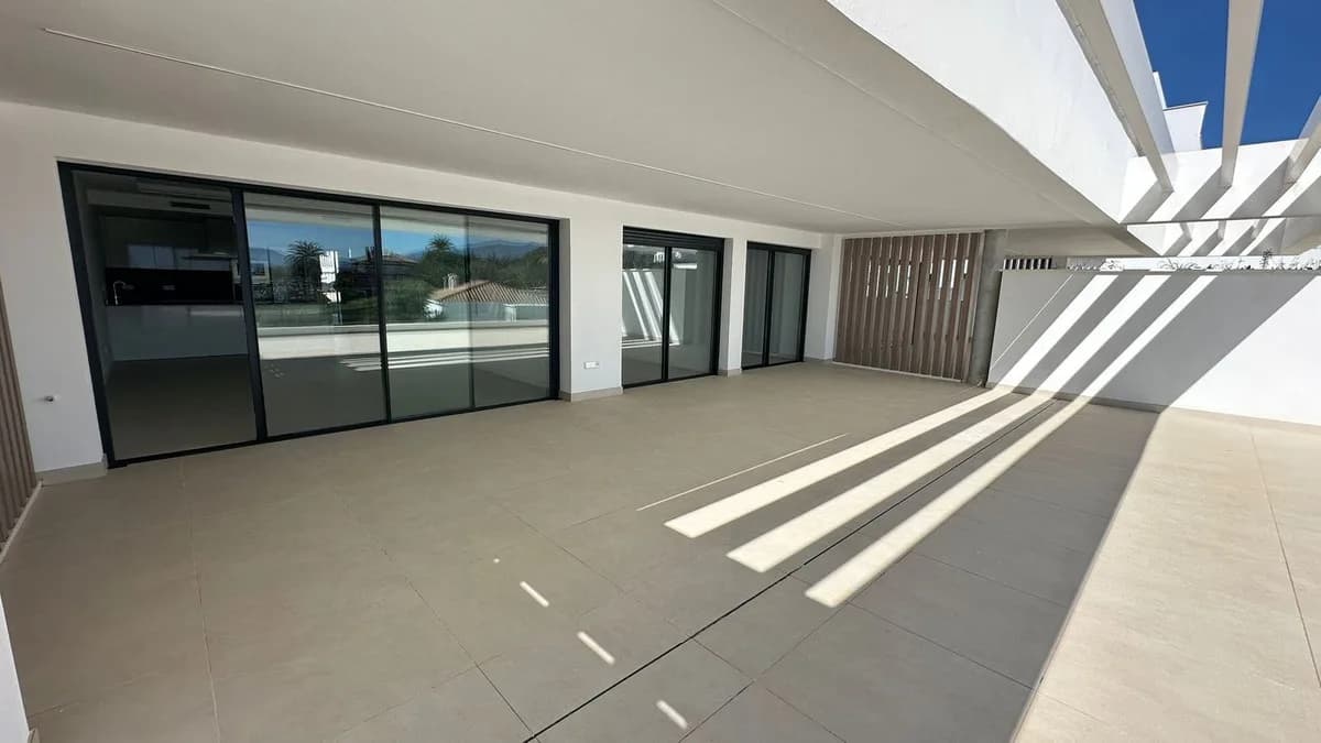 2 Bedroom Middle Floor Apartment for Sale in Estepona, Málaga