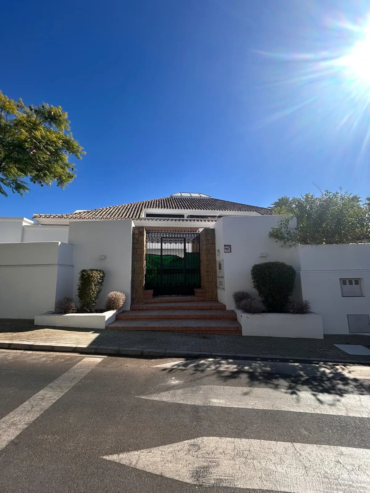 6 Bedroom Detached Villa for Sale in La Quinta, Málaga - Image 2