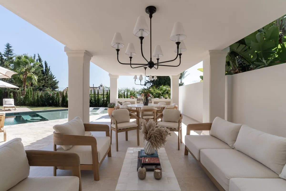4 Bedroom Detached Villa for Sale in Nueva Andalucía, Málaga - Image 4