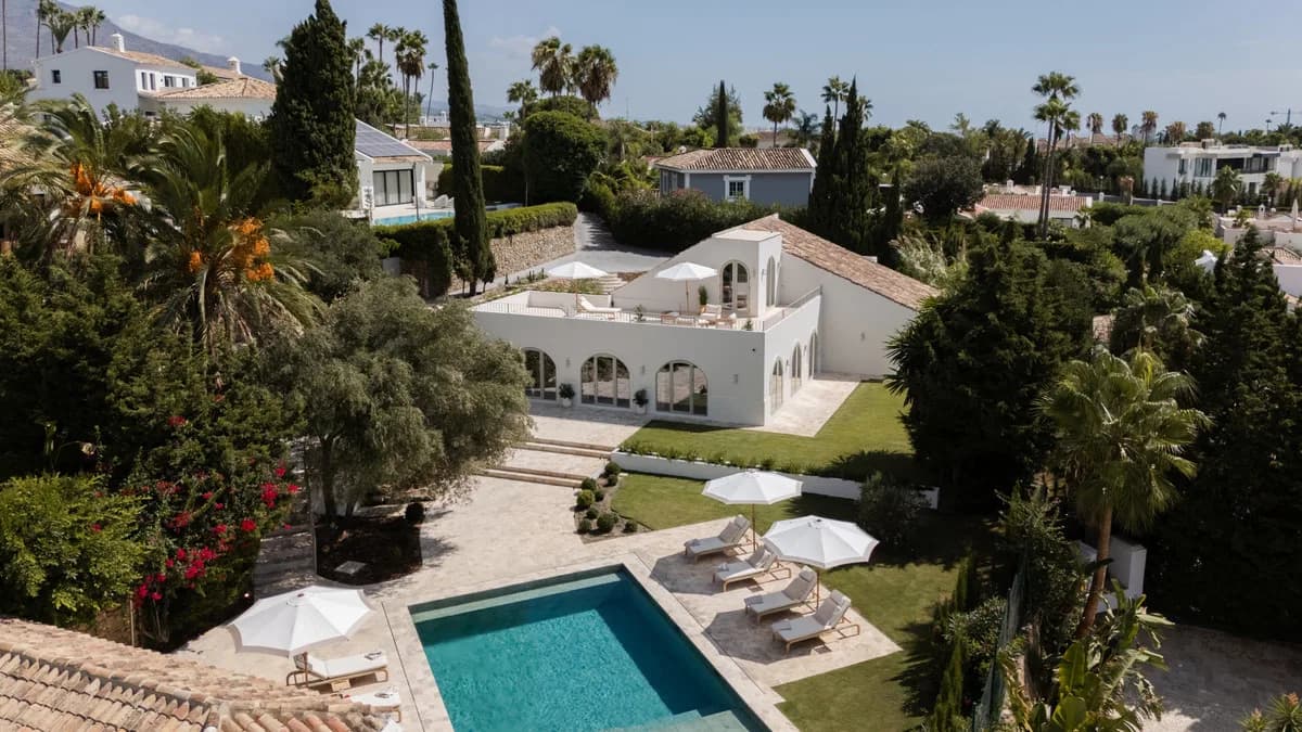 4 Bedroom Detached Villa for Sale in Nueva Andalucía, Málaga - Image 8
