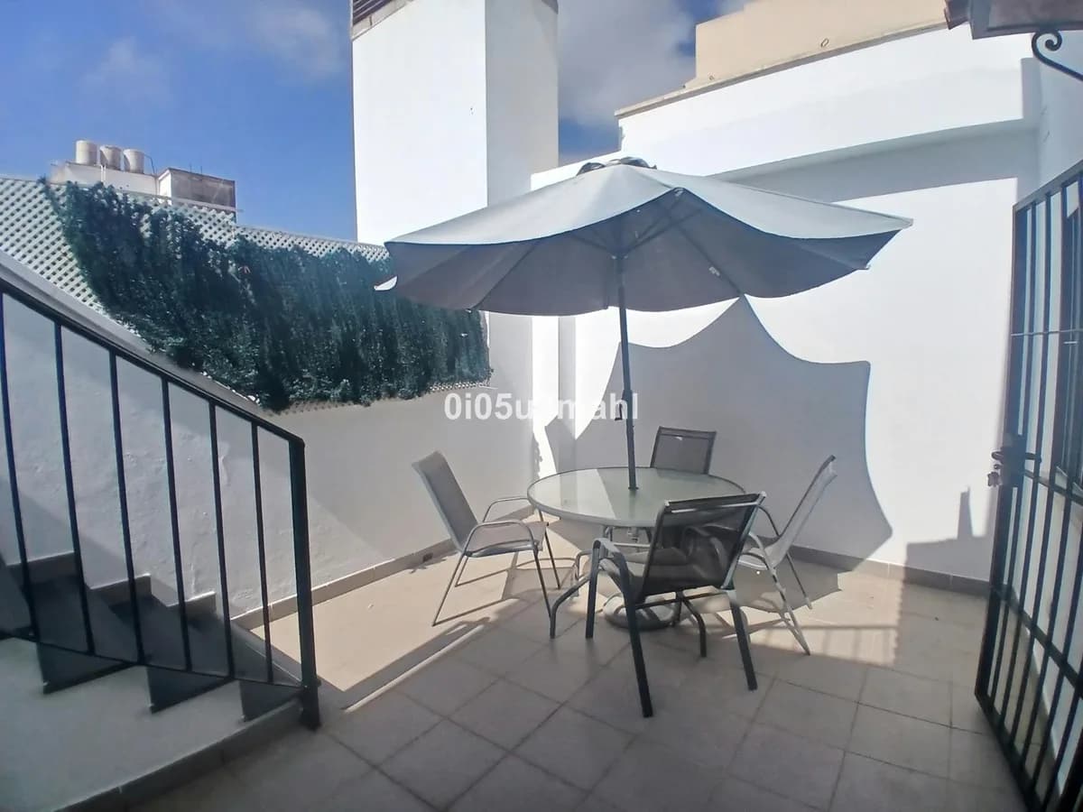 3 Bedroom Middle Floor Apartment for Sale in Centro Histórico, Málaga