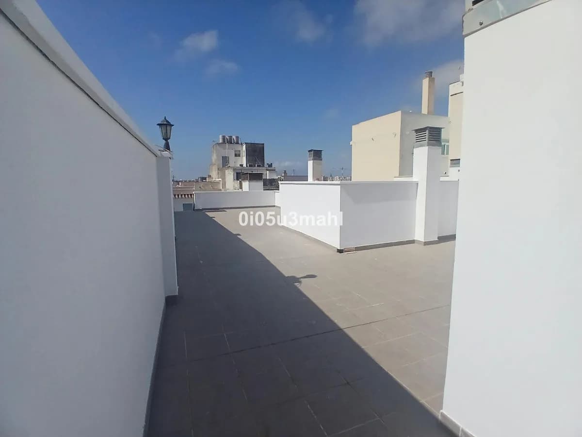 3 Bedroom Middle Floor Apartment for Sale in Centro Histórico, Málaga - Image 9