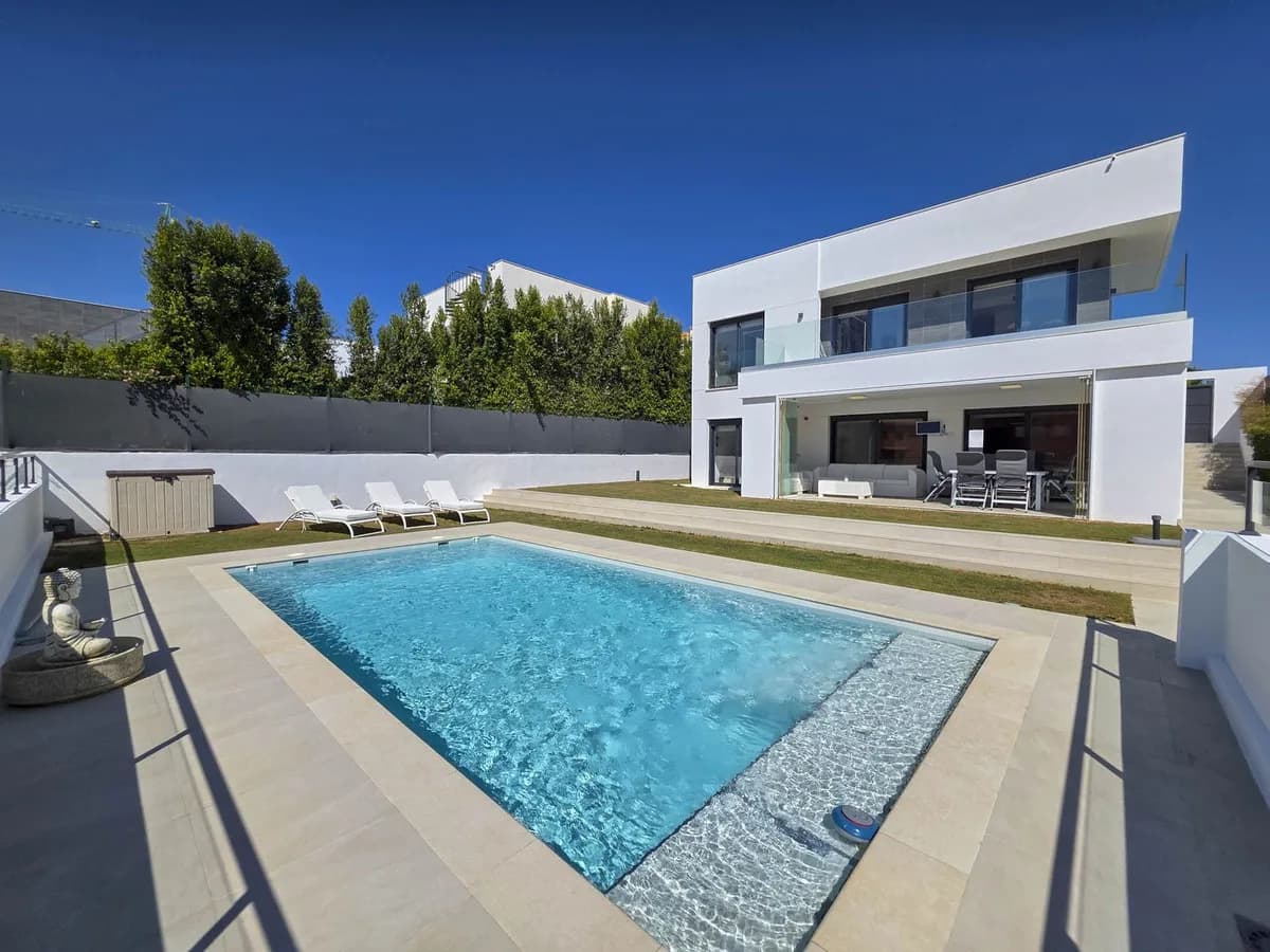 3 Bedroom Detached Villa for Sale in La Duquesa, Málaga - Image 3