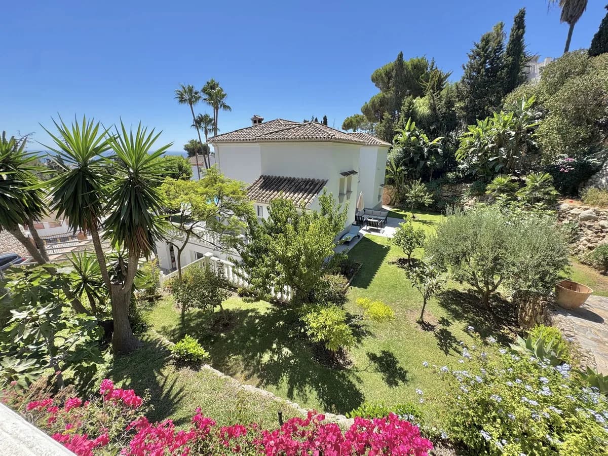 5 Bedroom Detached Villa for Sale in La Cala de Mijas, Málaga - Image 9