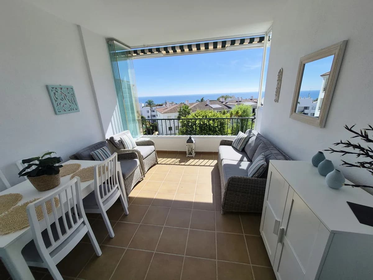 2 Bedroom Middle Floor Apartment for Sale in Miraflores, Málaga - Image 2