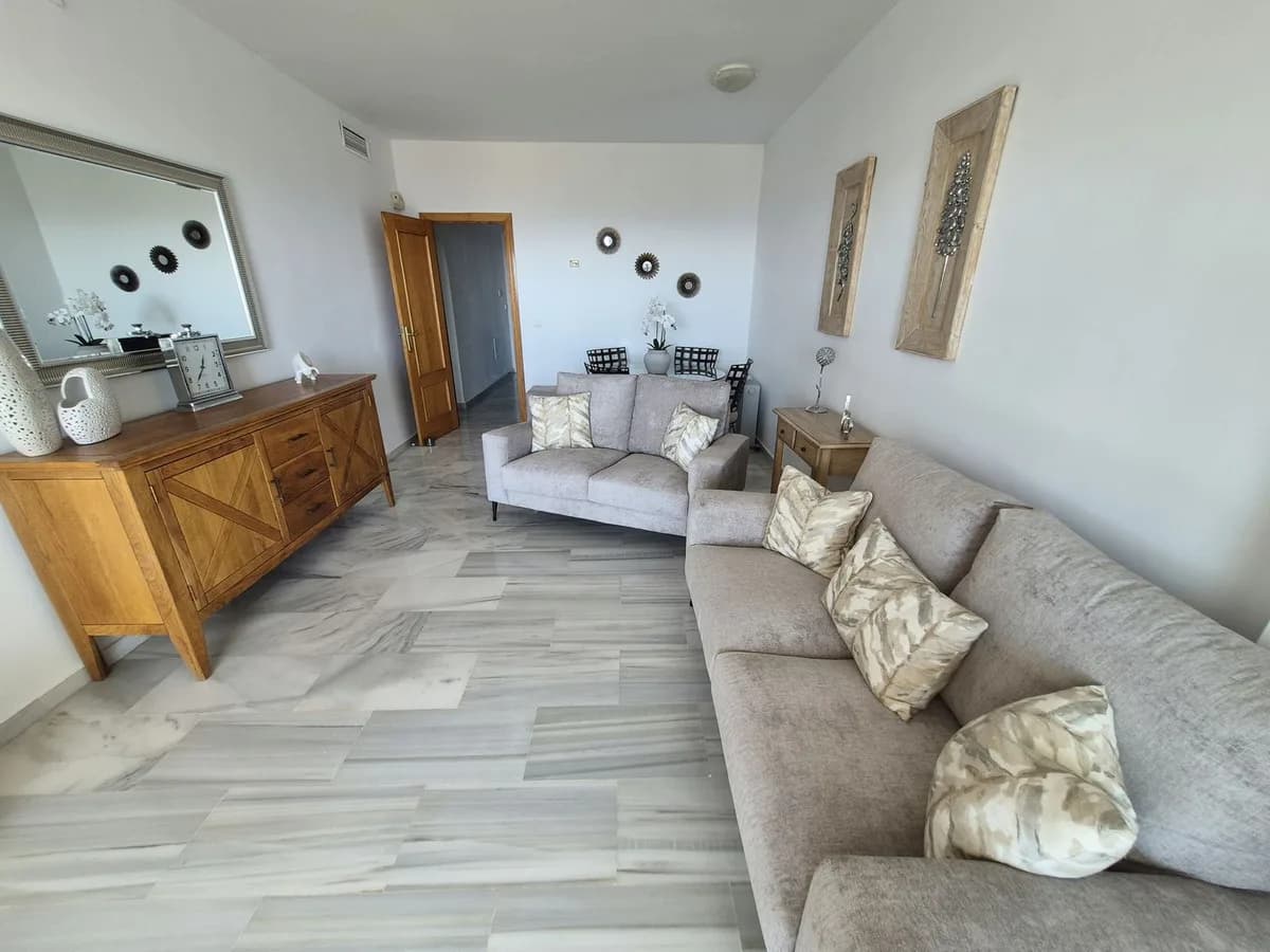 2 Bedroom Middle Floor Apartment for Sale in Miraflores, Málaga - Image 4