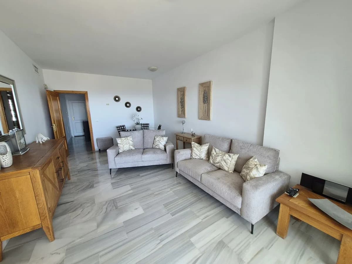 2 Bedroom Middle Floor Apartment for Sale in Miraflores, Málaga - Image 9