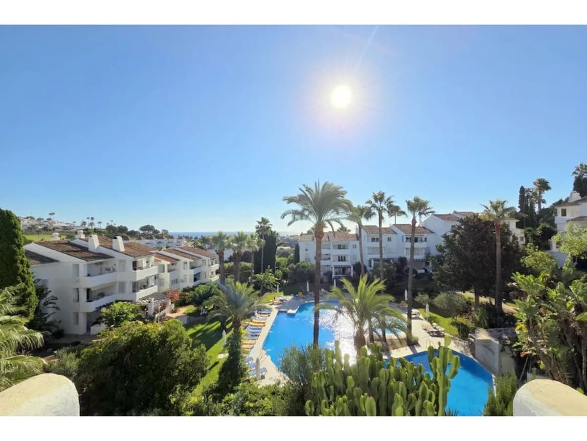 3 Bedroom Middle Floor Apartment for Sale in La Duquesa, Málaga
