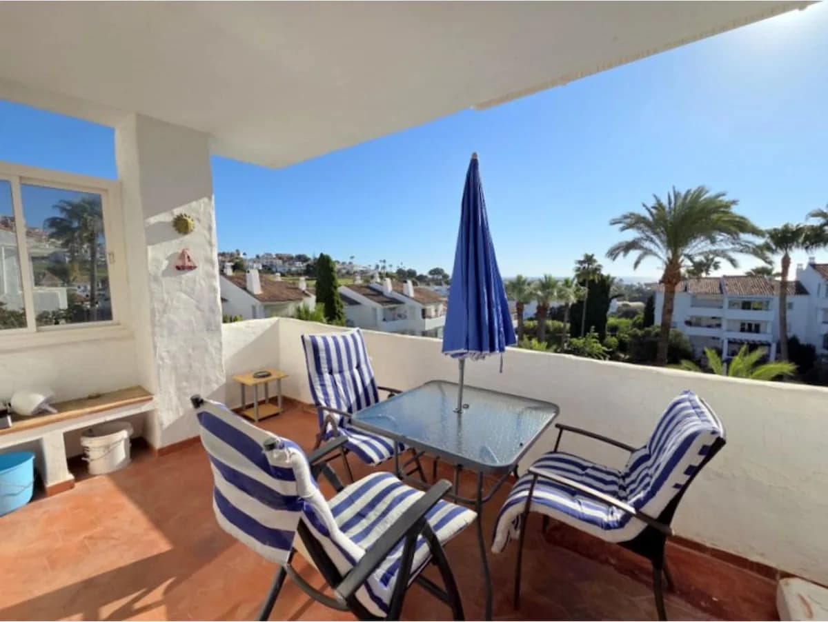 3 Bedroom Middle Floor Apartment for Sale in La Duquesa, Málaga - Image 6