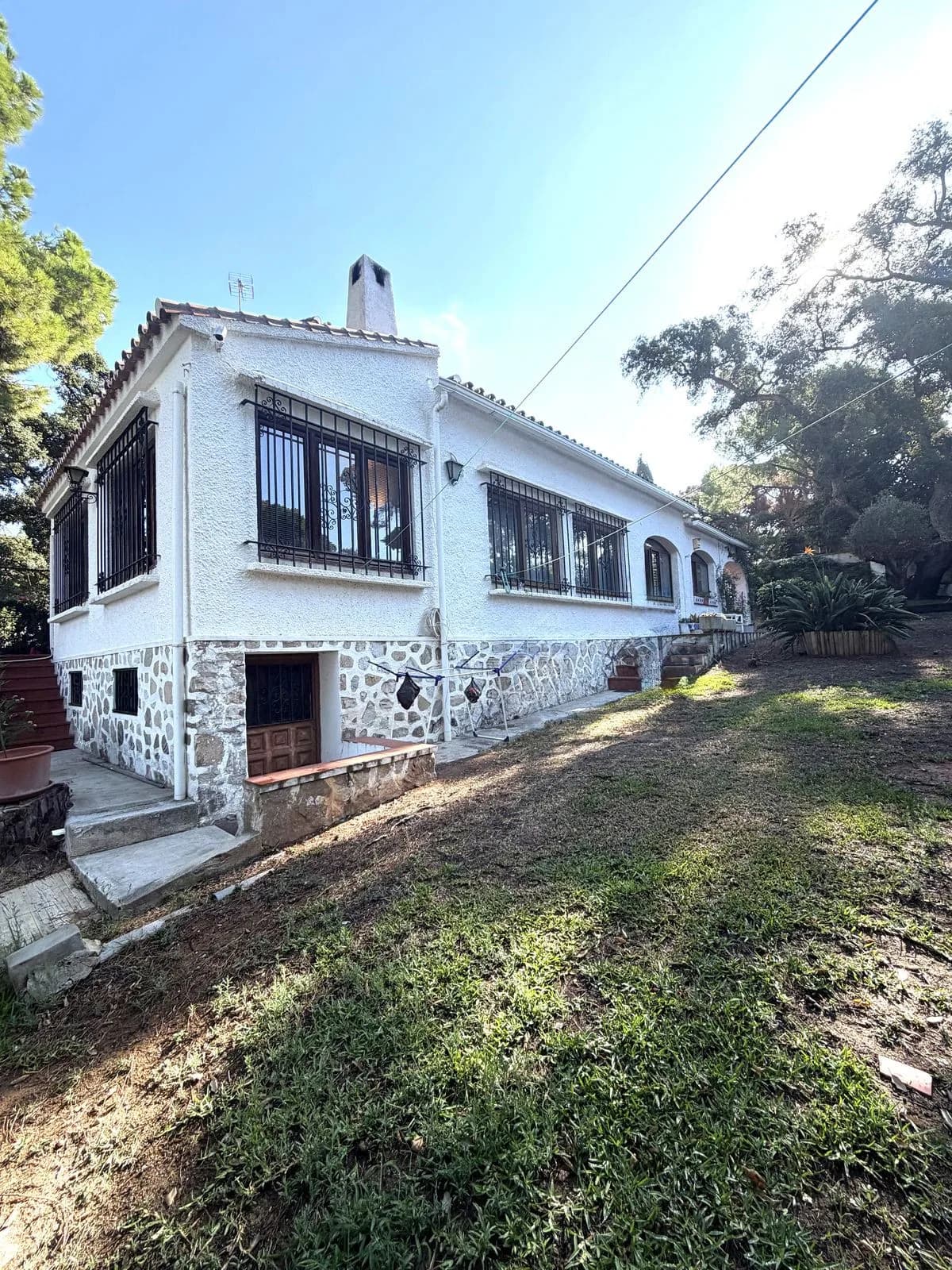 6 Bedroom Detached Villa for Sale in Elviria, Málaga