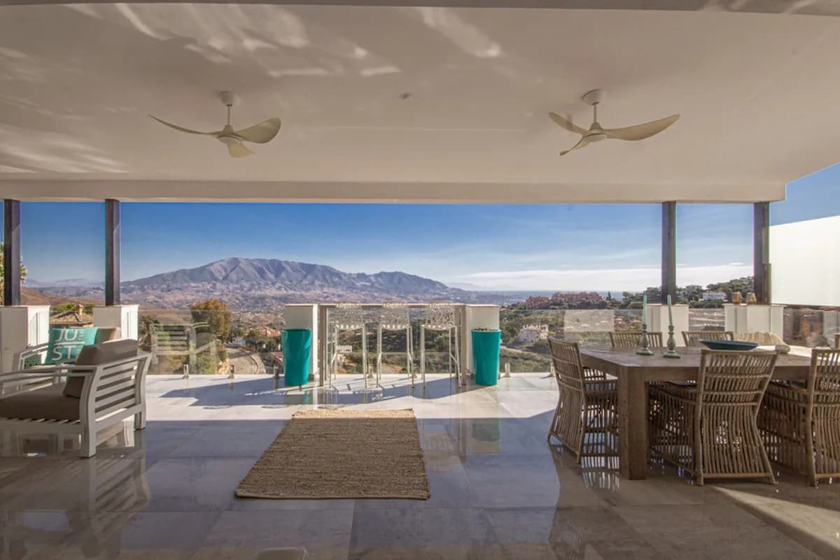 4 Bedroom Detached Villa for Sale in La Mairena, Málaga - Image 3