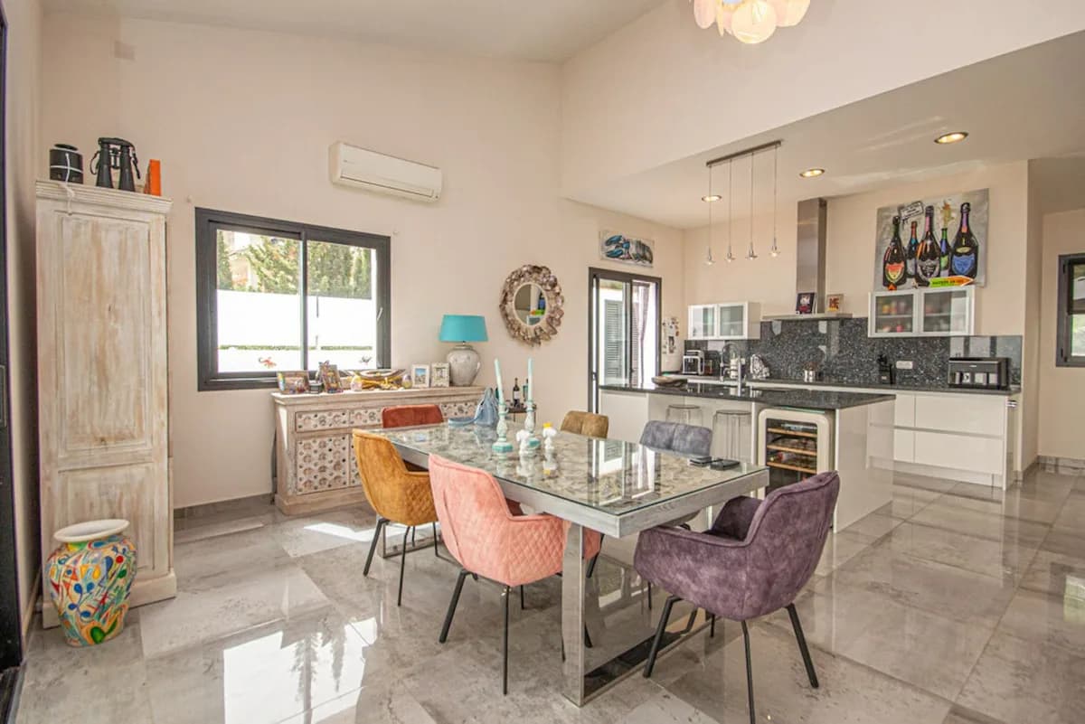 4 Bedroom Detached Villa for Sale in La Mairena, Málaga - Image 7