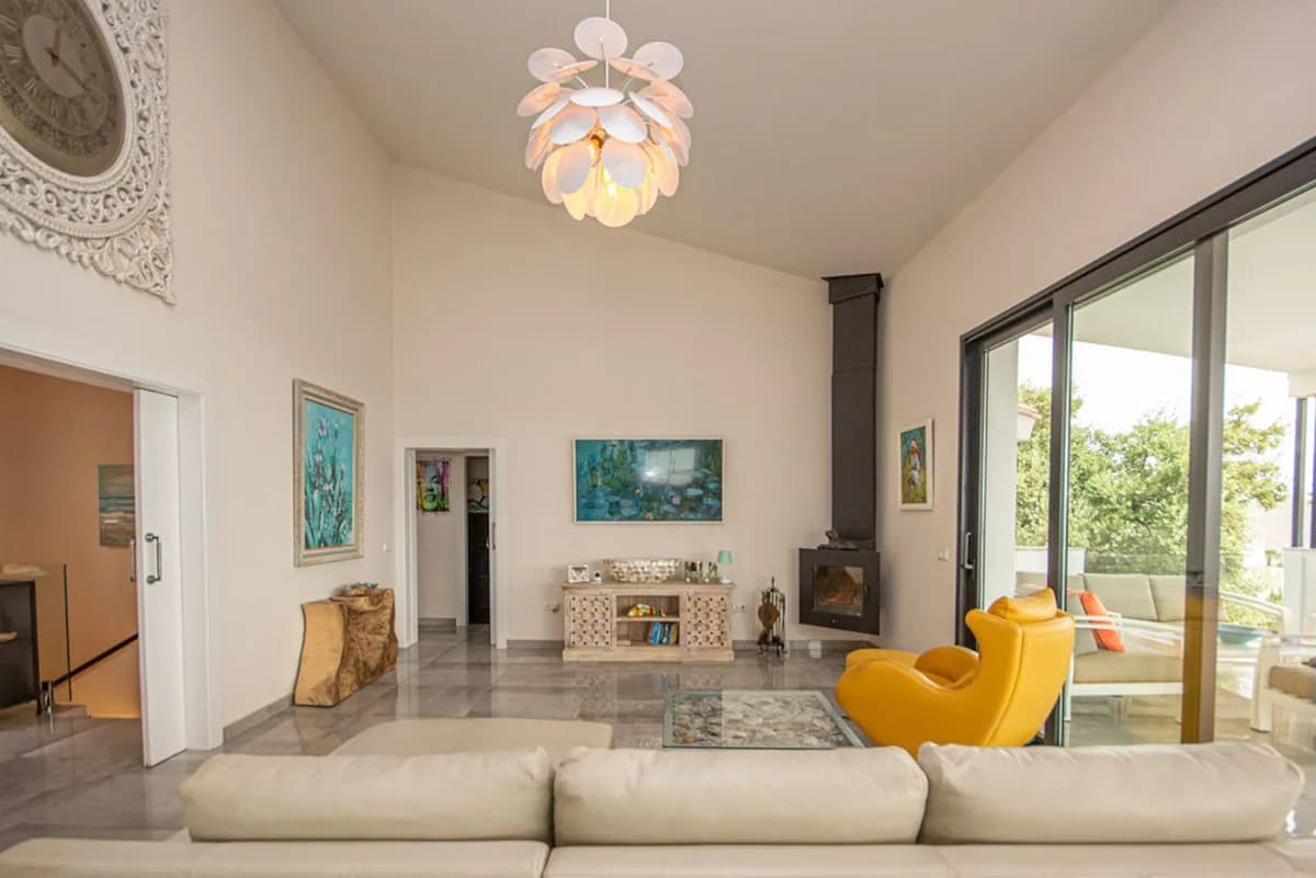 4 Bedroom Detached Villa for Sale in La Mairena, Málaga - Image 8