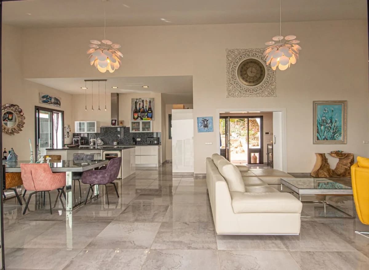 4 Bedroom Detached Villa for Sale in La Mairena, Málaga - Image 9